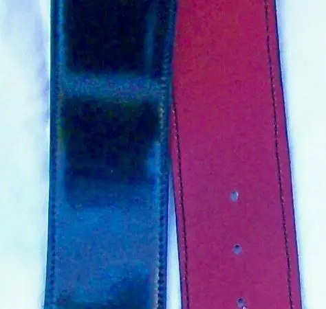 Stylish two-tone leather belt