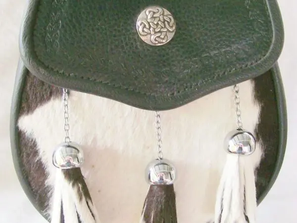 Black and white sporran with chains