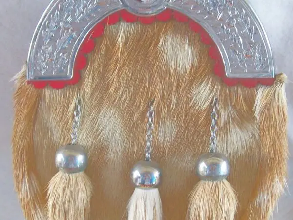 Decorative sporran featuring fur and metal