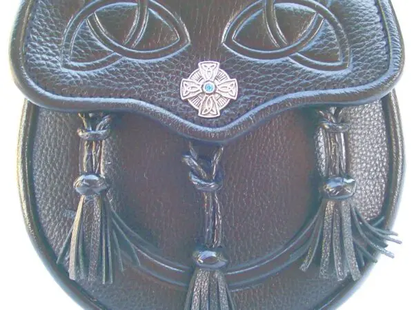 Black sporran with tassels