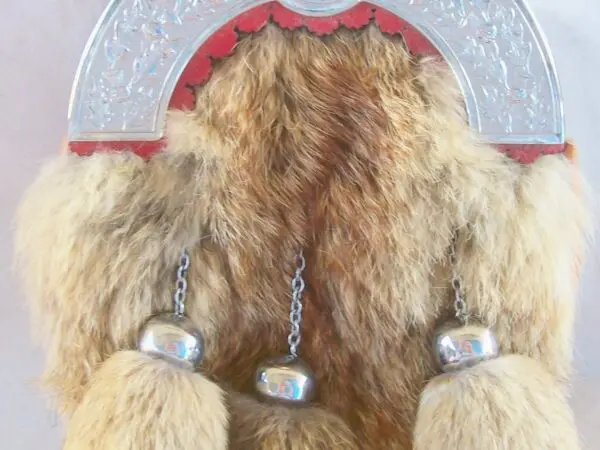 Fur sporran with metal detailing