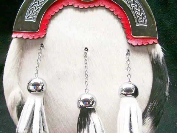 Traditional sporran with decorative tassels