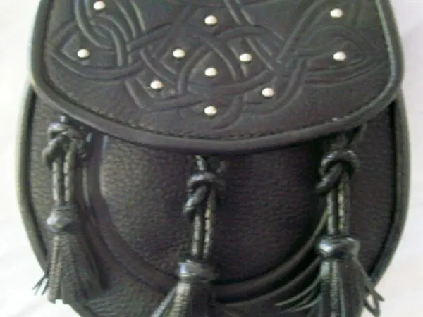 Black leather sporran with tassels