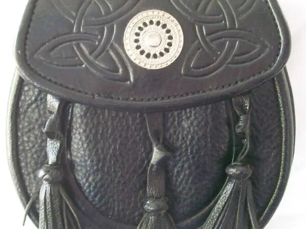 Celtic design sporran with silver button