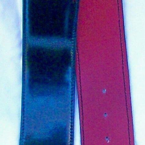 Stylish two-tone leather belt
