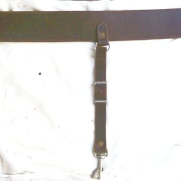 Equestrian leather girth with buckles