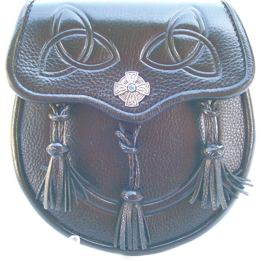 Black sporran with tassels