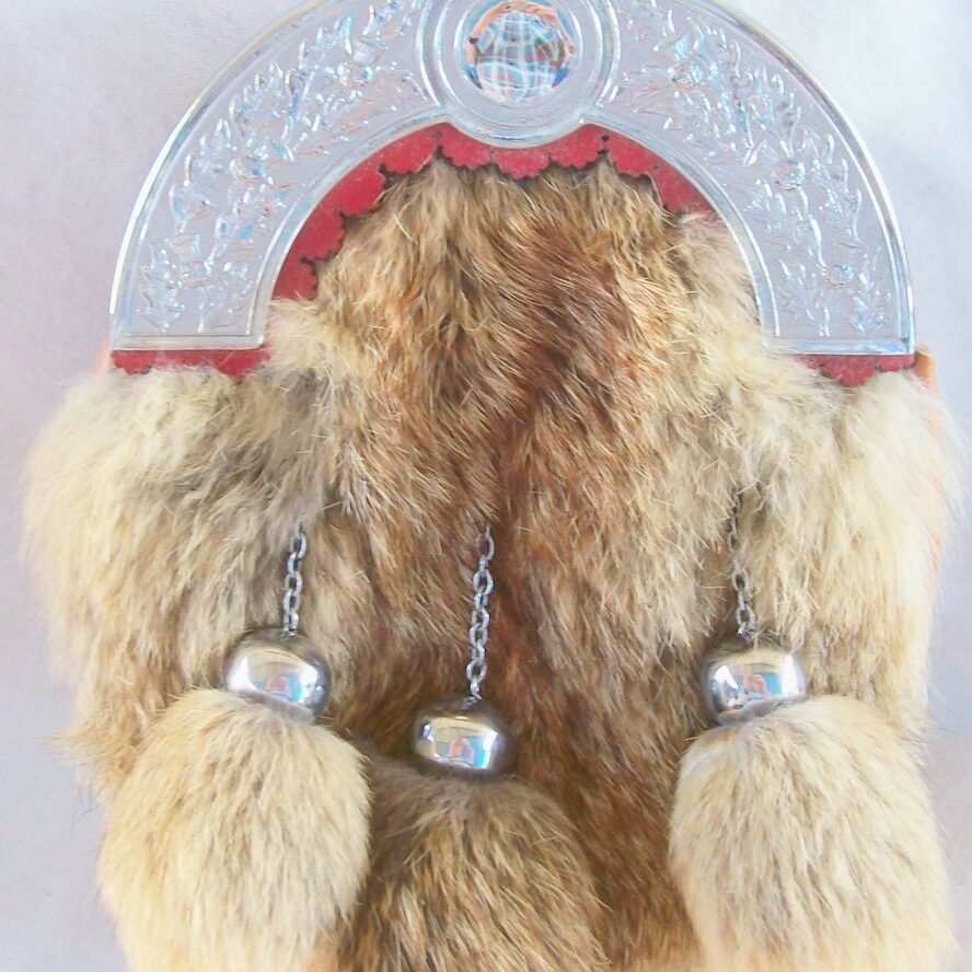 Fur sporran with metal detailing